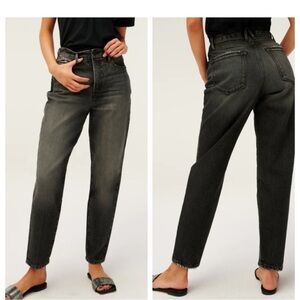GOOD AMERICAN BLACK MOM JEANS SIZE
2/26" EUC